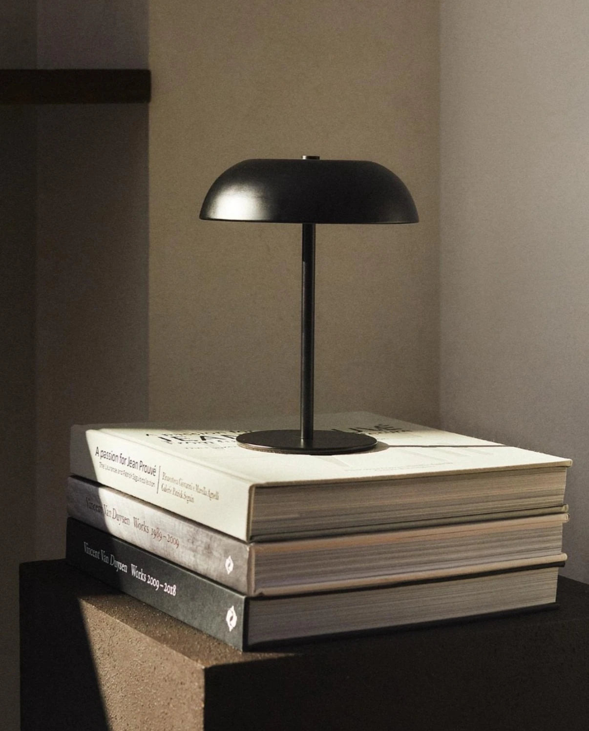 Wireless Touch Lamp – Portable Dimmable LED, 3 Colors, Rechargeable Metal Table Lamp