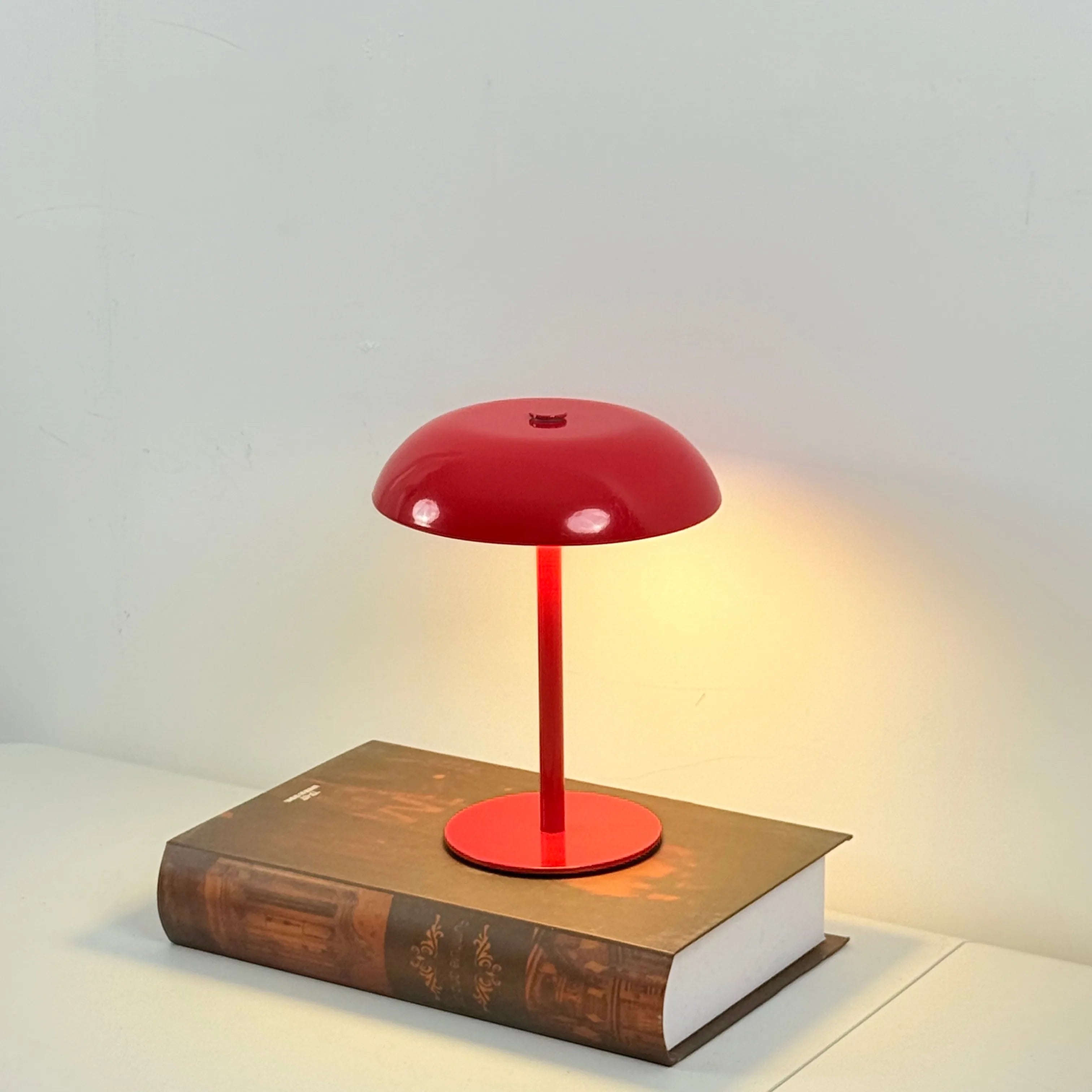 Wireless Touch Lamp – Portable Dimmable LED, 3 Colors, Rechargeable Metal Table Lamp