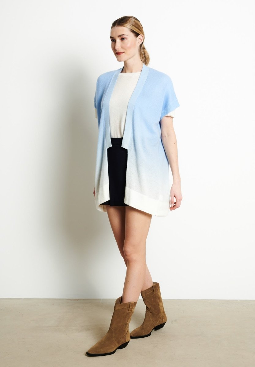 Gilet à manches courtes femme en cachemire déjaugé tie & dye blanc écru & bleu ciel - AVA 11A-4